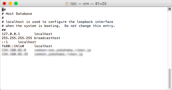 Macのhostsファイル。デフォルトではlocalhostやbroadcasthostのみ設定されている。